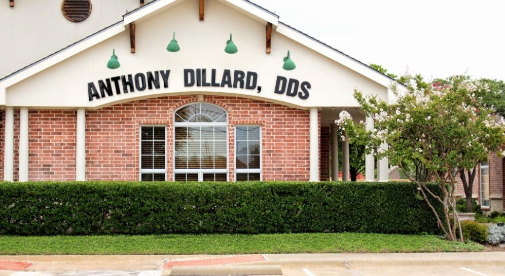 Outside view of Carrollton Texas dental office